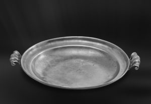 Bacinella in peltro con manici (Art.130)