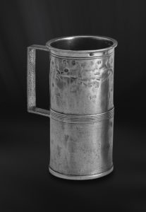 Misurino mezzo litro in peltro con manico (Art.171)