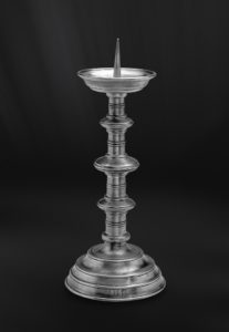 Candeliere in peltro (Art.506)
