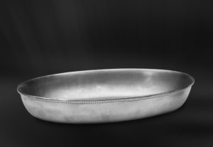 Bacinella ovale in peltro (Art.565)