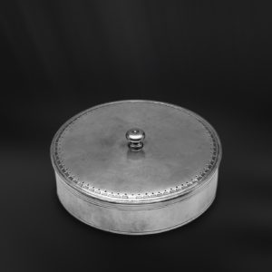 Scatola scatolina rotonda bomboniera regalo aziendale portagioie in peltro (Art.618)