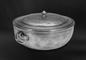 Zuppiera con coperchio in peltro (Art.462)
