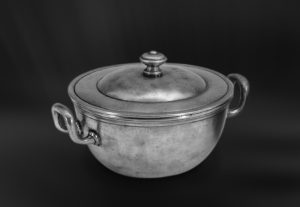 Zuccheriera in peltro con manici (Art.468)