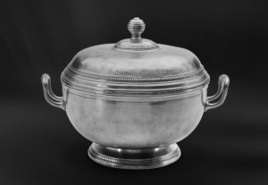 Zuppiera in peltro con base e coperchio (Art.529)