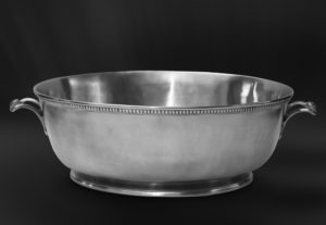 Centrotavola ovale con base e manici ghiacciaia per bottiglie in peltro (Art.545)