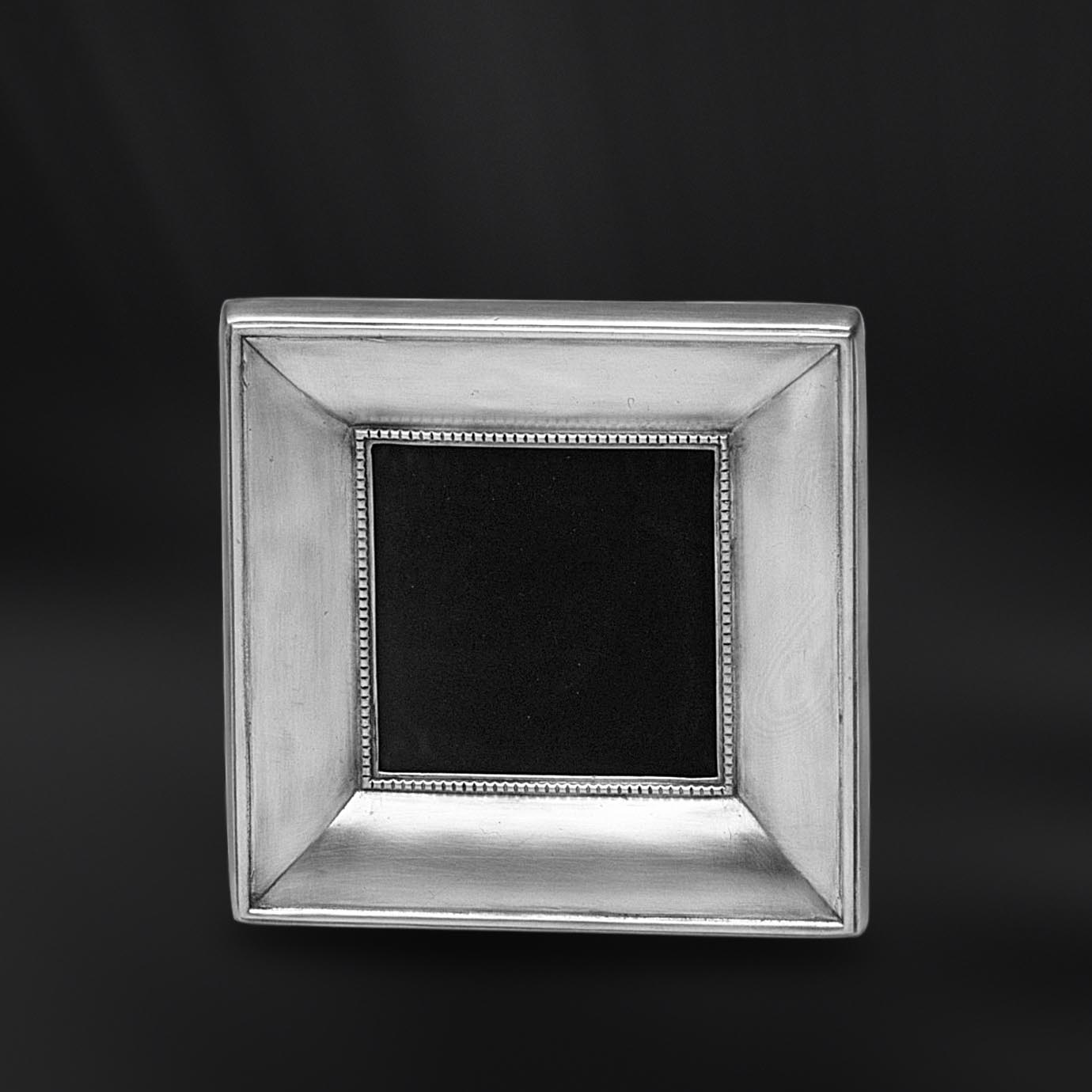Cornice portafoto quadrata 6x6 in peltro (Art.557) Cornice portafoto quadrata 6x6 in peltro (Art.557)