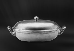 Zuppiera ovale in peltro con coperchio (Art.584)