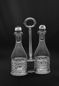 Set olio aceto oliera in peltro e vetro con manico (Art.586)