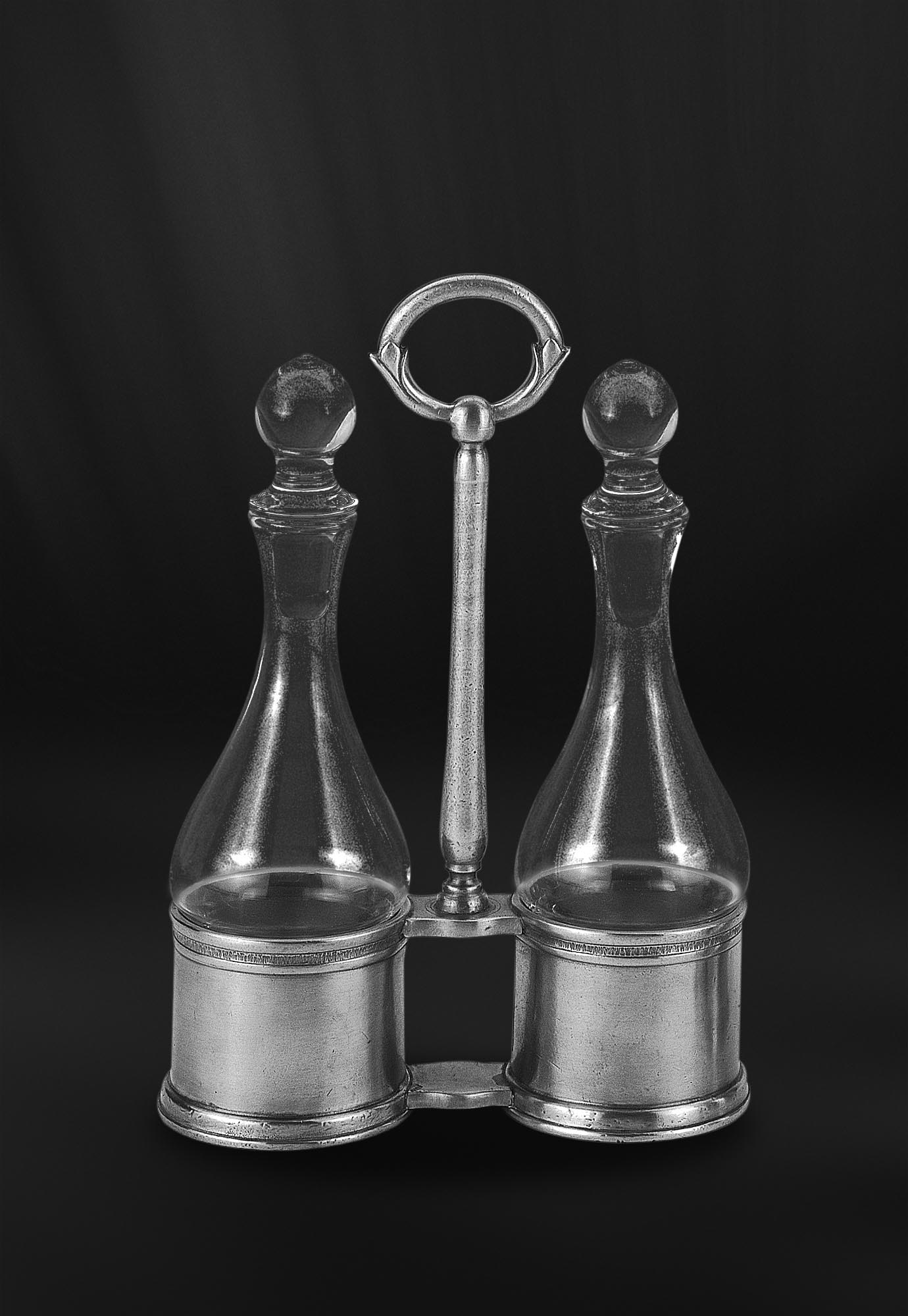 Set olio e aceto oliera in peltro e vetro con manico (Art.643) Set olio e aceto oliera in peltro e vetro con manico (Art.643)