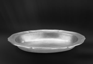 Centrotavola ovale barocco in peltro (Art.689)