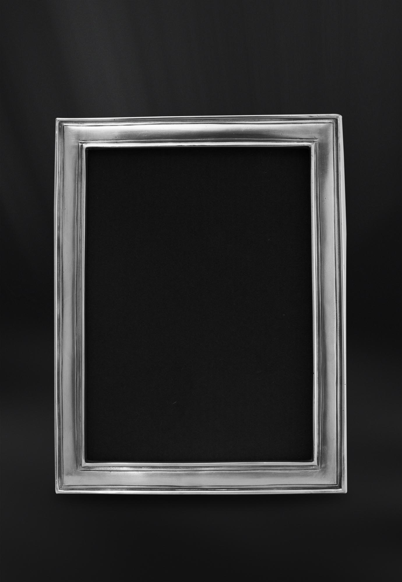 Cornice portafoto rettangolare 18x24 in peltro (Art.862) Cornice portafoto rettangolare 18x24 in peltro (Art.862)