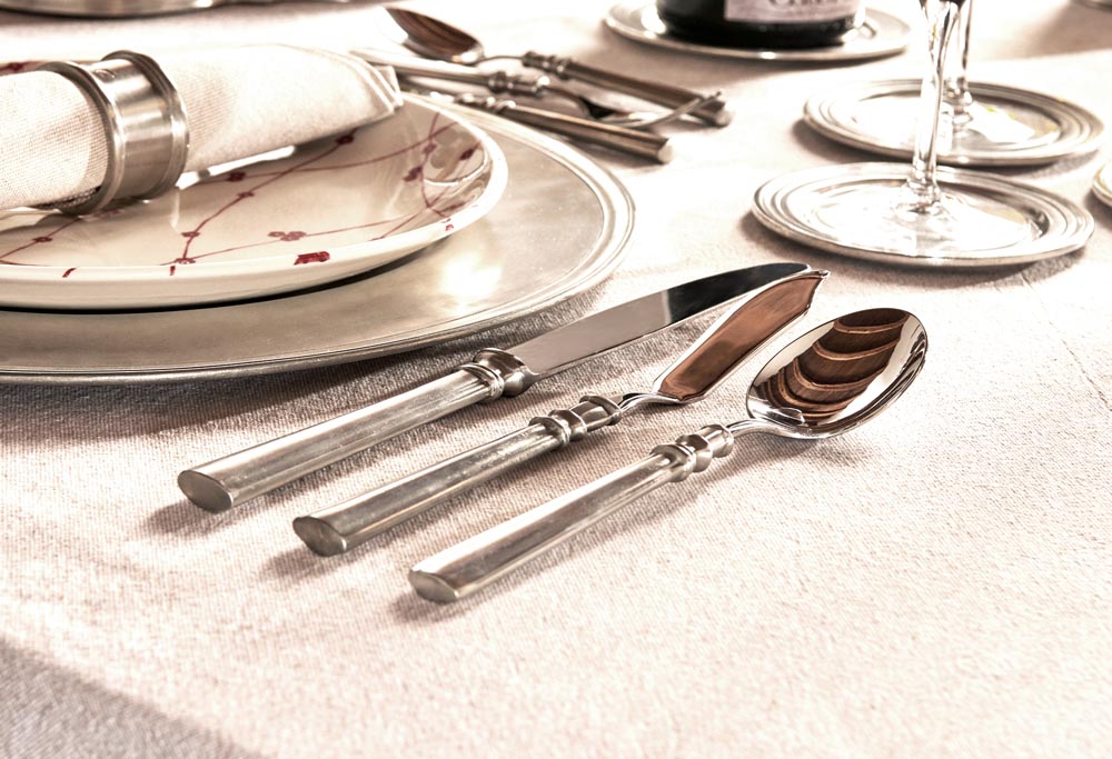 Coltello da tavola coltello pesce e cucchiaio tavola in peltro e acciaio (601.5-602-613.2) Coltello da tavola coltello pesce e cucchiaio tavola in peltro e acciaio (601.5-602-613.2)